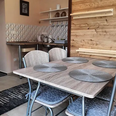 Lägenhet Monzi Apartmanhaz *