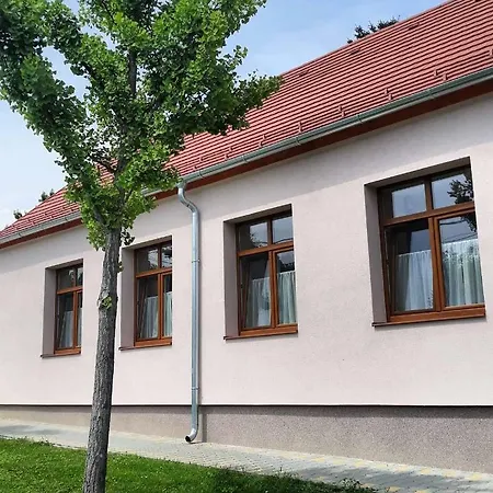 Monzi Apartmanhaz Lägenhet Hévíz