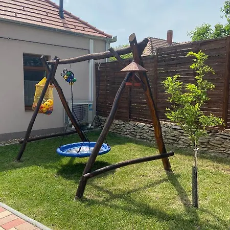 Monzi Apartmanhaz Lägenhet Hévíz