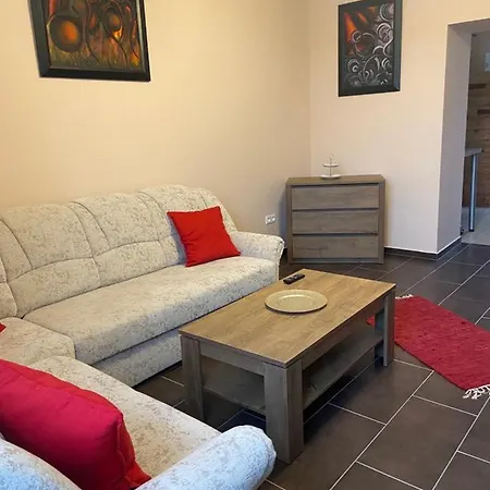 Monzi Apartmanhaz Lägenhet