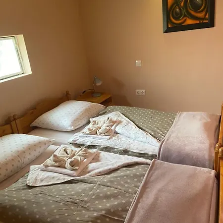 Lägenhet Monzi Apartmanhaz *