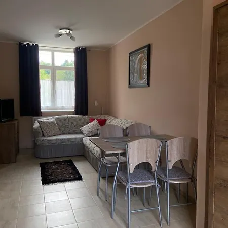 Monzi Apartmanhaz Lägenhet Hévíz